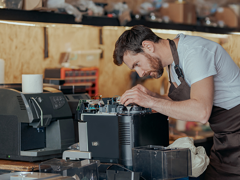 Wartung einer Kaffeemaschine